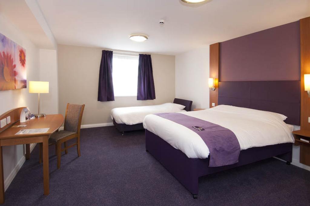 Premier Inn Edinburgh Princes Street — Фото 1