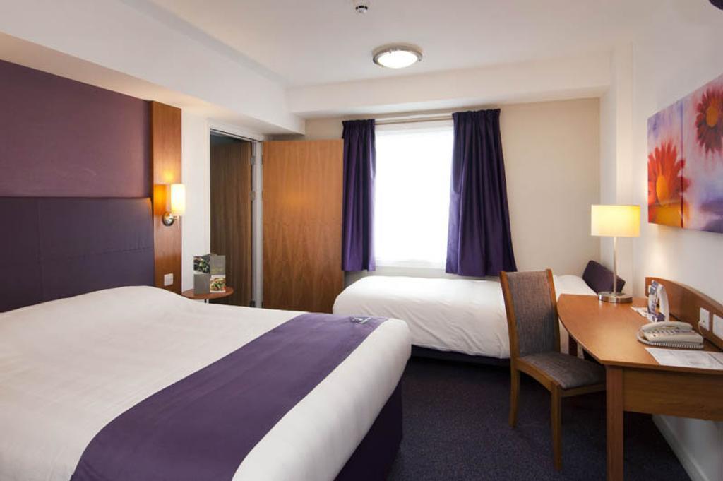 Premier Inn Edinburgh Princes Street — Фото 3